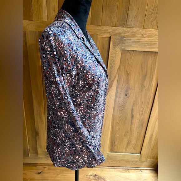 Boden Animal Print, Knit, Button-up Blouse - Picture 2 of 12